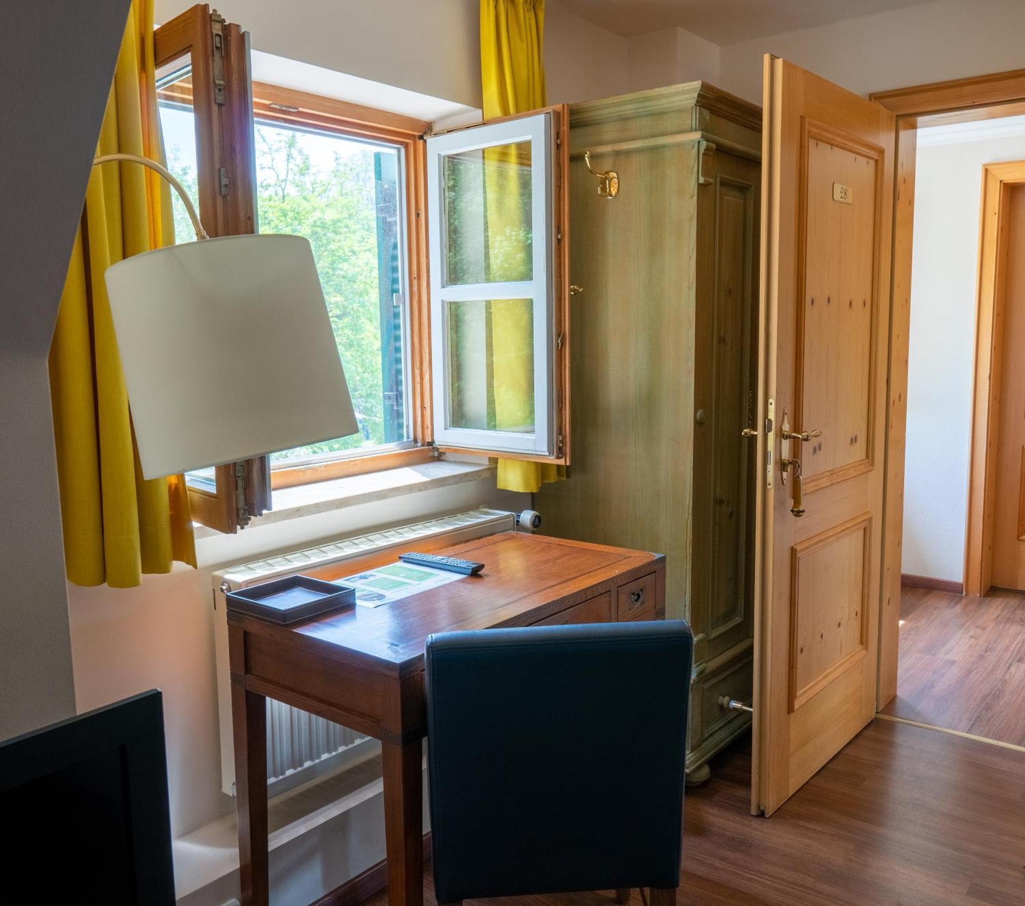 Hotel Restaurant Taverna Eching  Экстерьер фото