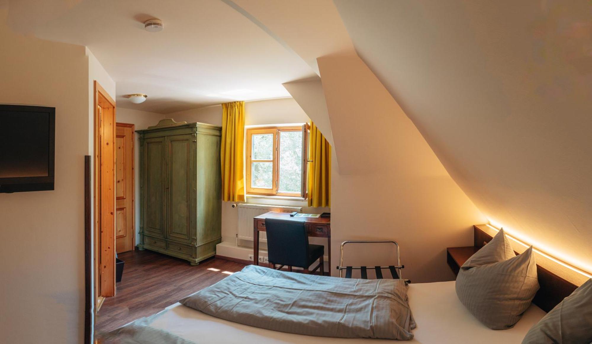 Hotel Restaurant Taverna Eching  Экстерьер фото