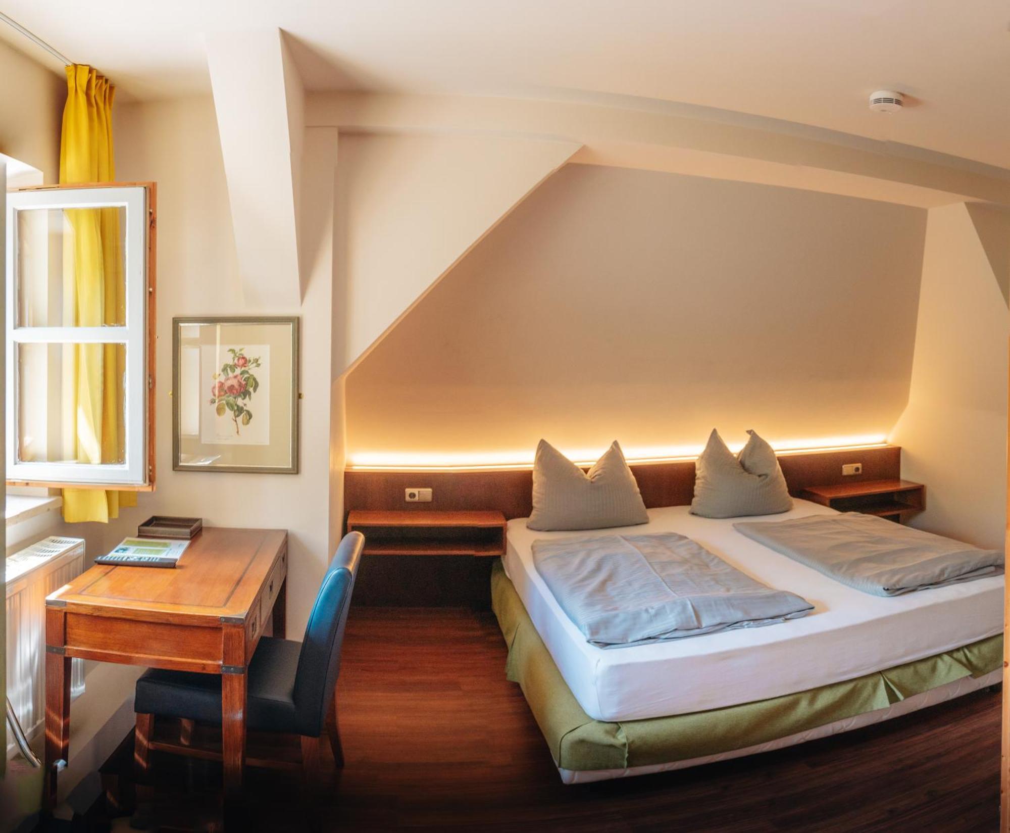 Hotel Restaurant Taverna Eching  Экстерьер фото